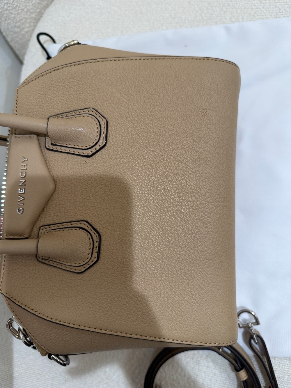 Givenchy - Picture 3 of 8